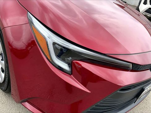 Used 2025 Toyota Corolla LE image 27