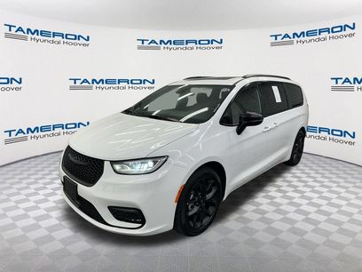 Used 2025 Chrysler Pacifica Limited