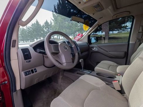 Used 2010 Nissan Frontier SE w/ Moonroof Pkg AWD/4WD image 10