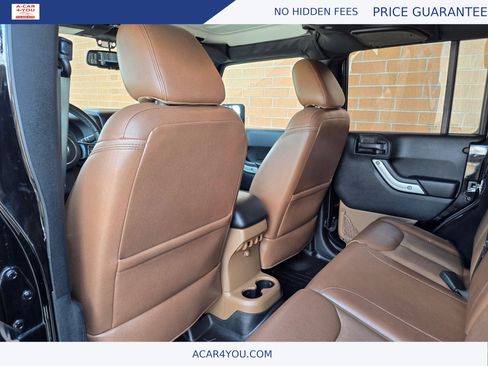 Used 2017 Jeep Wrangler Unlimited Sahara w/ Dual Top Group AWD/4WD image 13