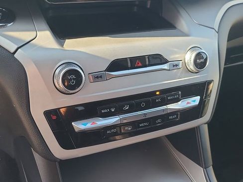 Used 2022 Ford Explorer XLT RWD image 35