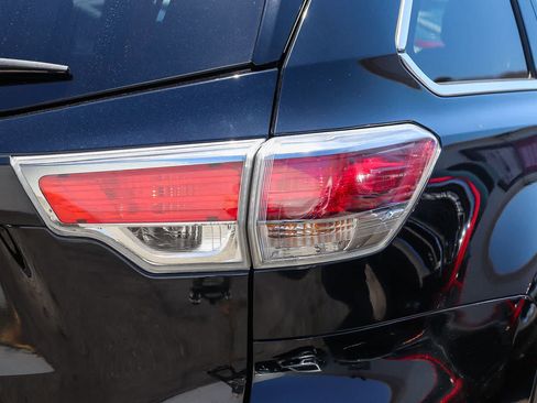 Used 2015 Toyota Highlander LE FWD image 7