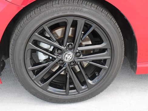 Used 2025 Toyota Camry SE image 9