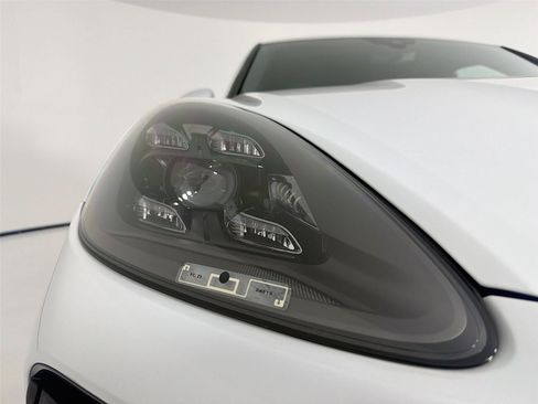 Used 2022 Porsche Cayenne Turbo AWD/4WD image 30