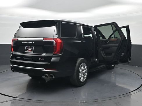 Used 2025 GMC Yukon Denali AWD/4WD image 36