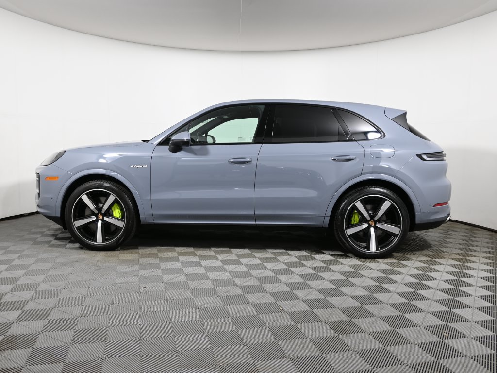 Used 2026 Porsche Cayenne E-Hybrid AWD/4WD image 2