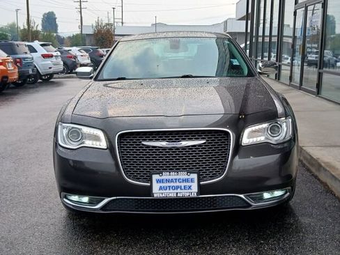 Used 2019 Chrysler 300 Limited image 3