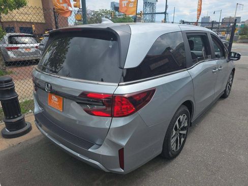Used 2025 Honda Odyssey EX-L image 3