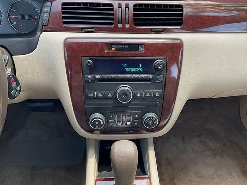 Used 2008 Chevrolet Impala LT w/ Luxury Edition Package FWD image 14