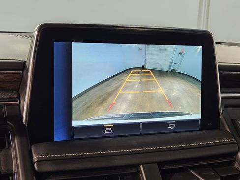 Used 2024 Chevrolet Suburban Premier image 31