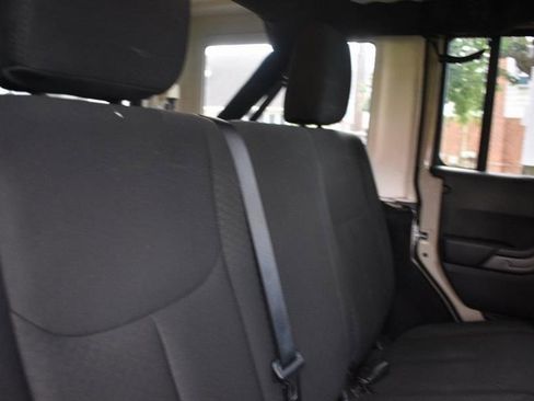 Used 2018 Jeep Wrangler Unlimited Sport S image 28