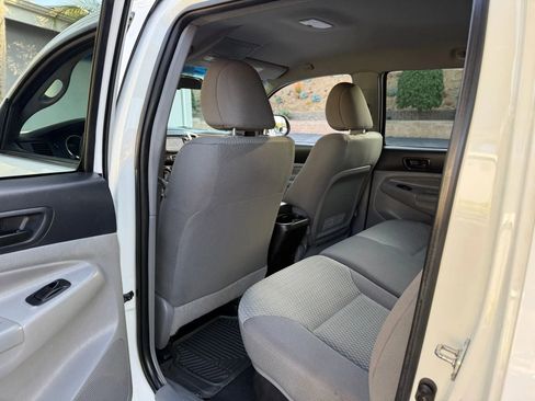 Used 2015 Toyota Tacoma 2WD Double Cab w/ SR5 Package image 13