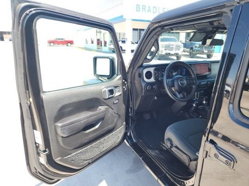 Used 2024 Jeep Wrangler Unlimited Sport AWD/4WD image 19