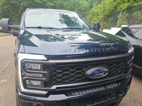 Used 2023 Ford F250 XLT w/ XLT Premium Package AWD/4WD image 2