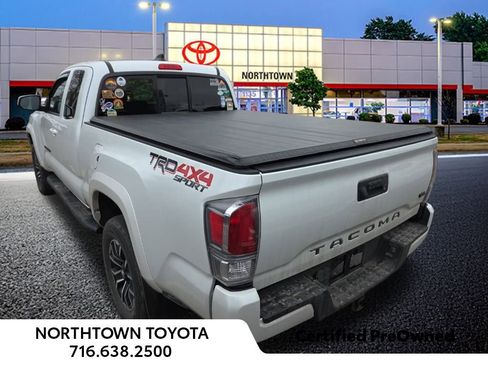Used 2022 Toyota Tacoma TRD Sport image 9