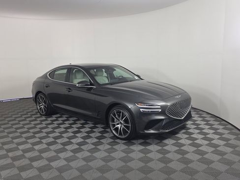 Used 2025 Genesis G70 2.5T RWD image 9