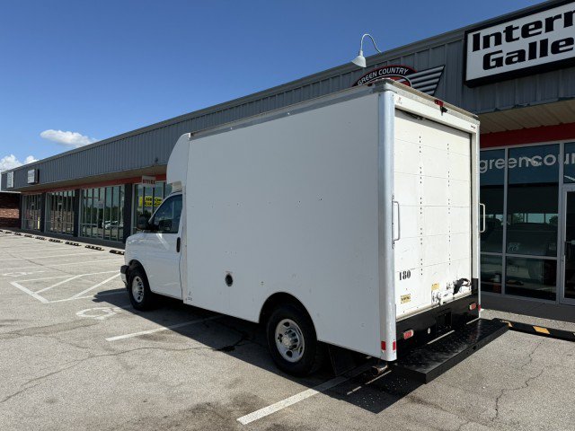 Used 2018 Chevrolet Express 3500 w/ Driver Convenience Package RWD image 4