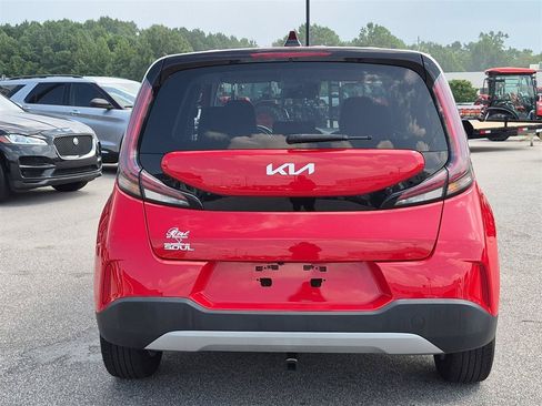 Used 2023 Kia Soul LX w/ LX Technology Package FWD image 4
