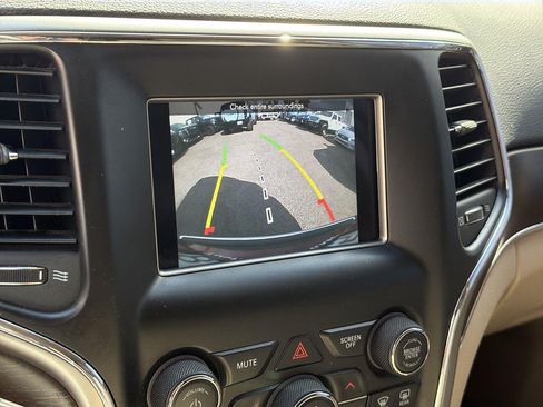 Used 2018 Jeep Grand Cherokee Limited AWD/4WD image 13
