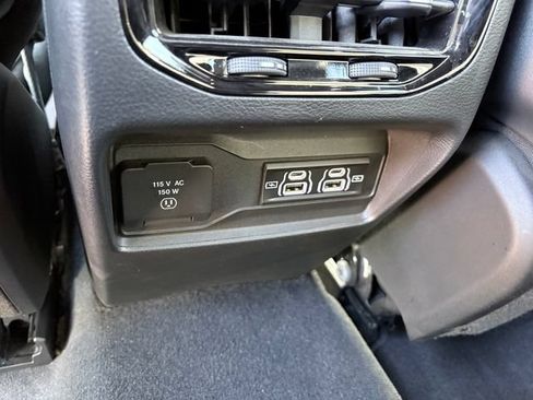 Used 2025 Jeep Grand Cherokee Altitude AWD/4WD image 8