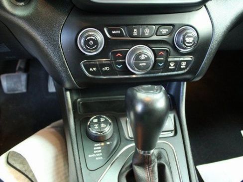 Used 2022 Jeep Cherokee Trailhawk w/ Trailer Tow Group image 19