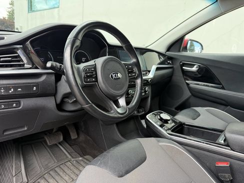 Used 2021 Kia Niro EX w/ Cold Weather Package FWD image 7