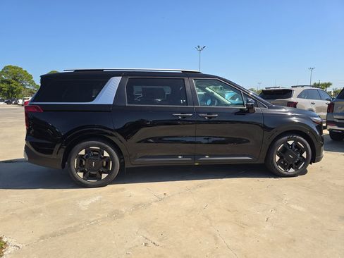 New 2026 Kia Carnival EX FWD image 9