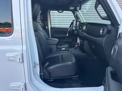 Used 2022 Jeep Gladiator Overland image 33