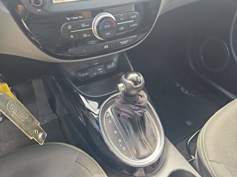 Used 2015 Kia Soul + w/ Audio Package FWD image 13