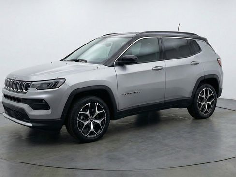 Used 2025 Jeep Compass Limited AWD/4WD image 3