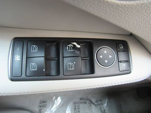 Used 2014 Mercedes-Benz E 350 Sedan image 34