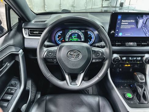 Used 2024 Toyota RAV4 XSE AWD/4WD image 18
