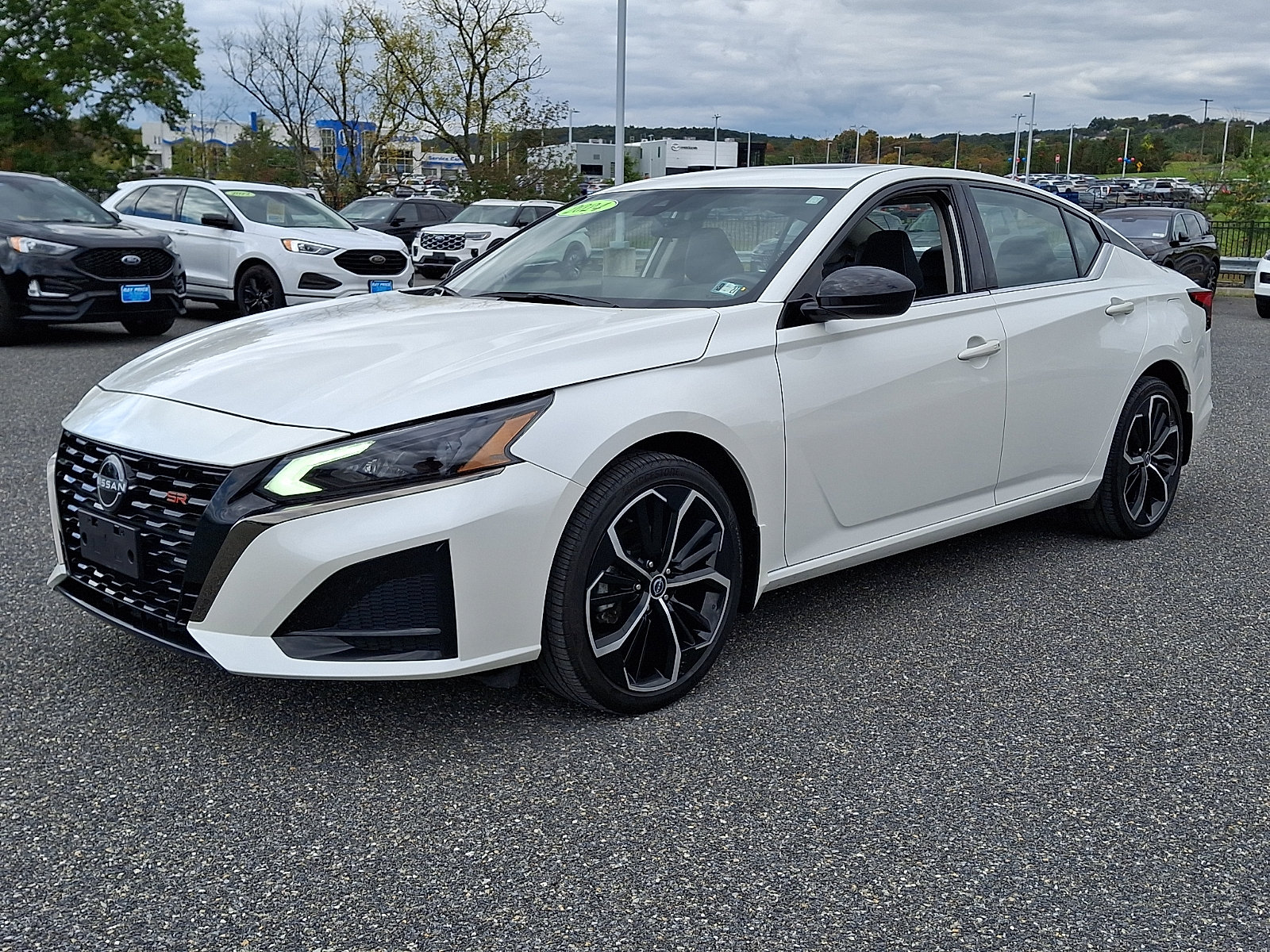 Used 2024 Nissan Altima 2.5 SR w/ SR Premium Package AWD/4WD image 4