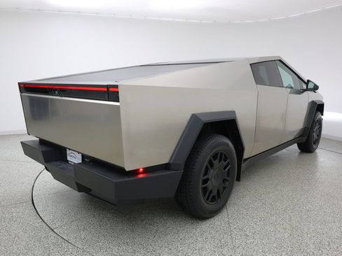 Used 2024 Tesla Cybertruck AWD Crew Cab image 4