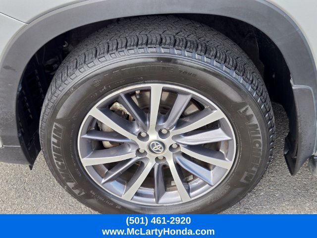Used 2017 Toyota Highlander XLE AWD/4WD image 22