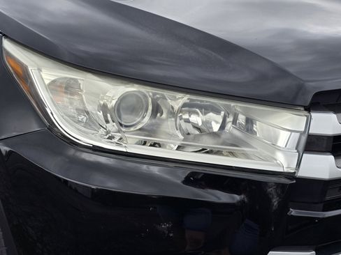 Used 2019 Toyota Highlander LE image 13