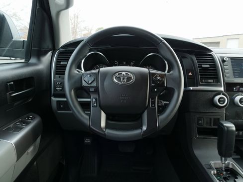 Used 2022 Toyota Sequoia SR5 image 22
