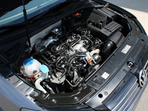 Used 2013 Volkswagen Passat TDI SE image 26