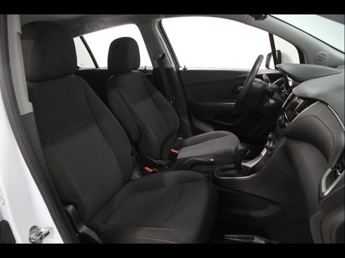 Certified 2018 Chevrolet Trax LS image 16