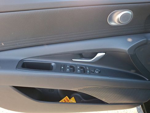 Used 2026 Hyundai Elantra SE FWD image 13