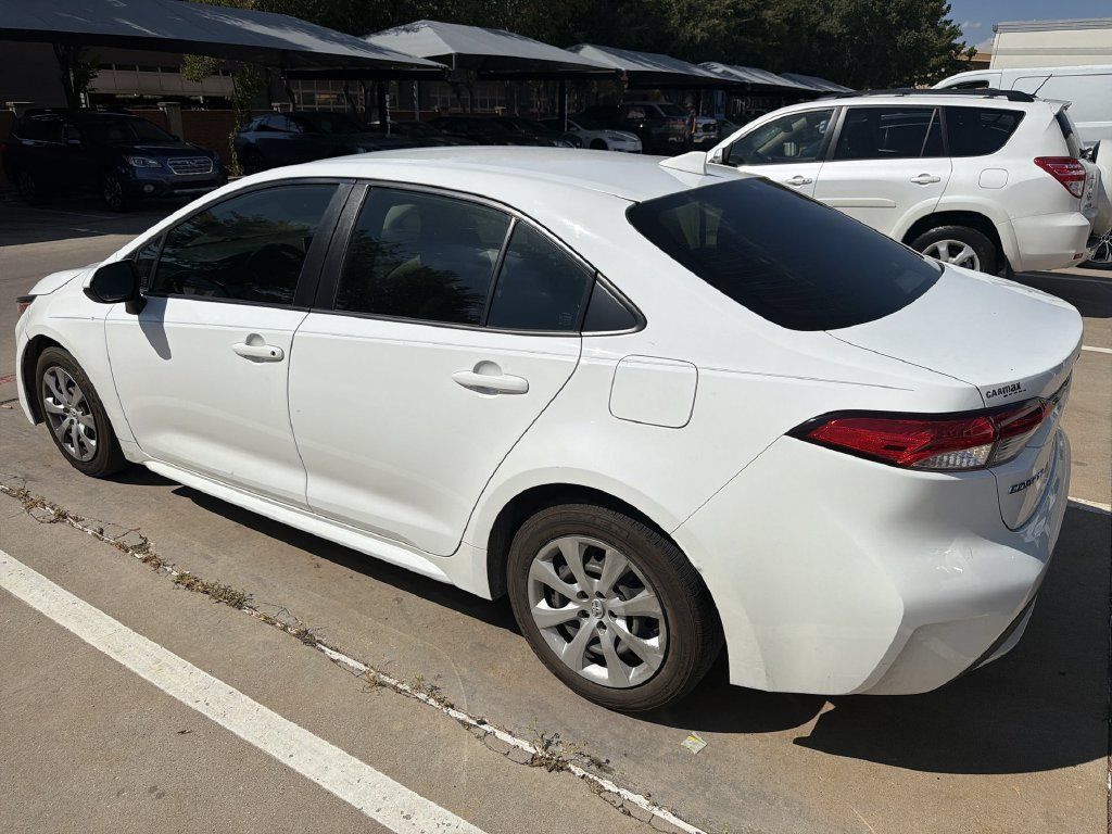 Used 2020 Toyota Corolla LE FWD image 4