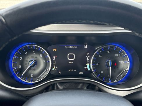 Used 2020 Chrysler Pacifica Touring-L w/ Advanced Safetytec Group image 10