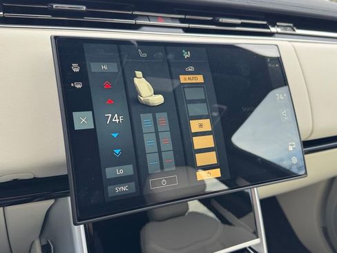 Used 2025 Land Rover Range Rover Long Wheelbase SE image 19