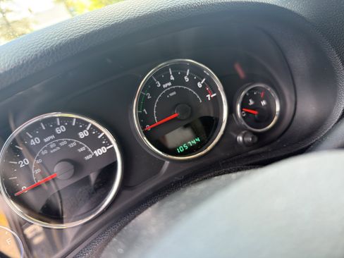 Used 2012 Jeep Wrangler Unlimited Sport AWD/4WD image 5