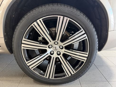 Used 2023 Volvo XC90 B6 Ultimate w/ Lounge Package AWD/4WD image 7