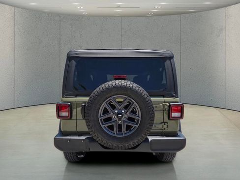 Used 2025 Jeep Wrangler Sport AWD/4WD image 4
