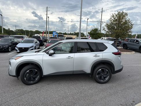 Certified 2024 Nissan Rogue SV AWD/4WD image 7