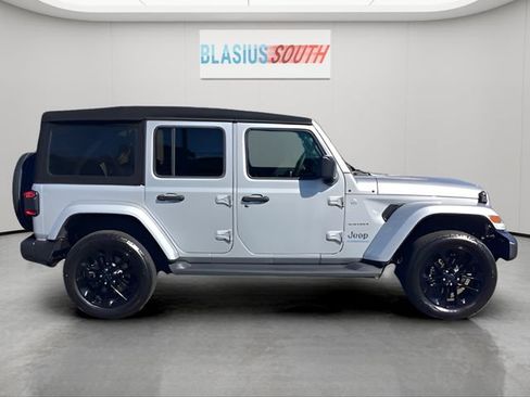 Used 2024 Jeep Wrangler Unlimited Sahara AWD/4WD image 2