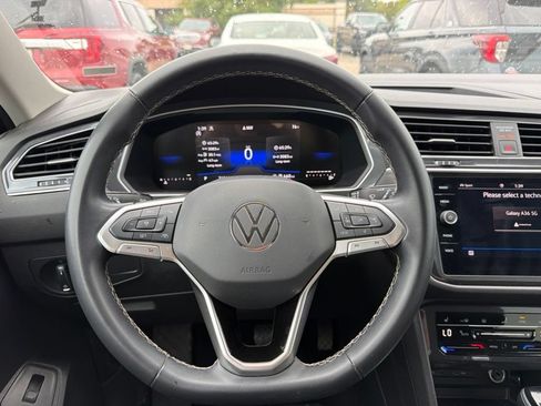 Used 2024 Volkswagen Tiguan SE AWD/4WD image 12