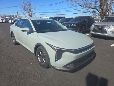 Used 2025 Kia K4 LXS FWD image 2
